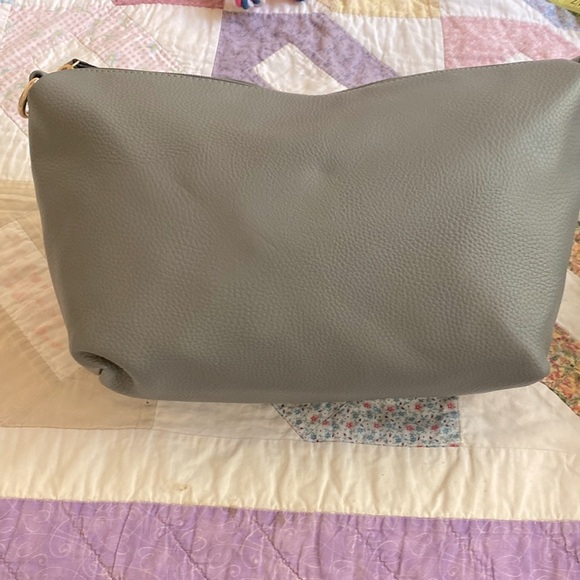 Faux leather handbag. Clutch. Crossbody. Shoulder bag. Putty color. Zip closure. - Picture 3 of 11